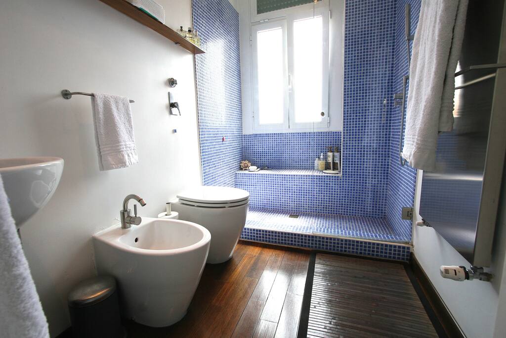 Bagno della stanza Privata Azzurra