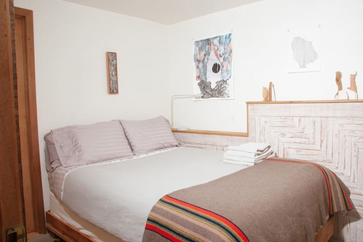 Queen bed. Apt is on the ground level of our house - not technically the basement, but it might feel like that to some, esp in the bedroom. That said, many visitors report having the best night of sleep in their lives here! Two exits for safety.