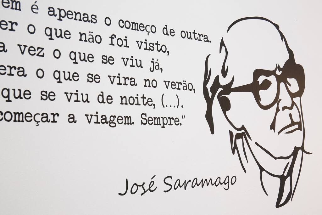 Apartment dedicated to 'José Saramago' (wall text)