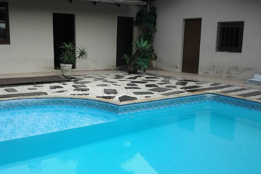 A piscina está a disposição dos hóspedes