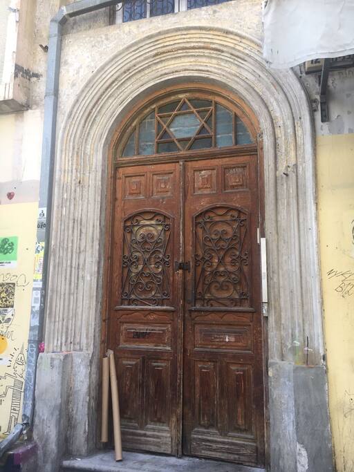 The entrance to apt (A most historic building)