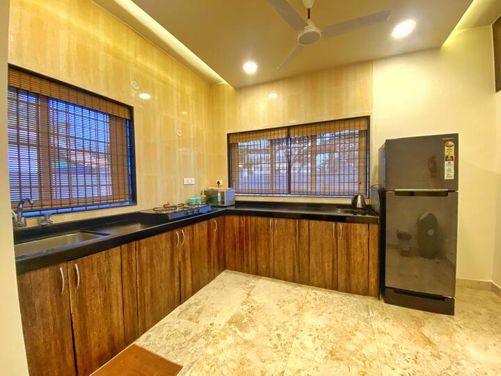 Full kitchen image 1