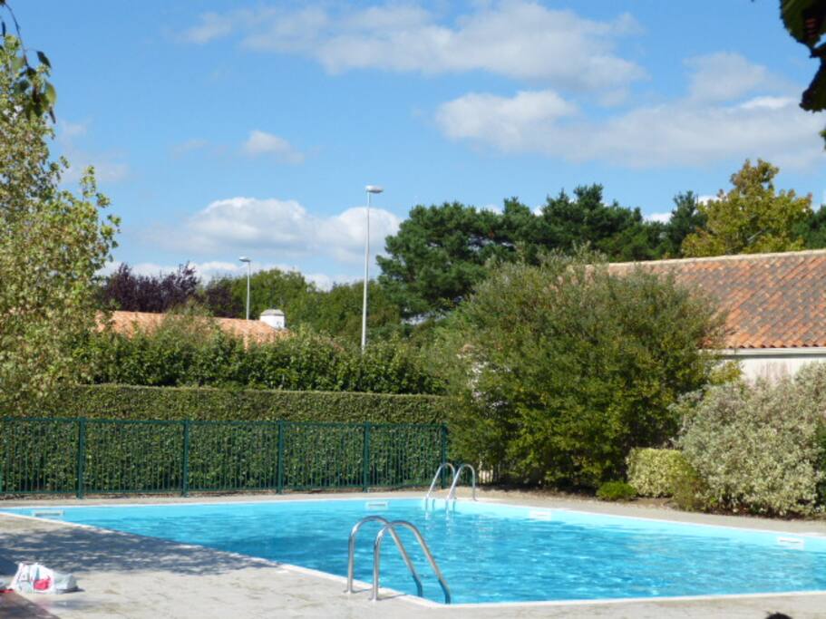 piscine securisee + pateaugoire