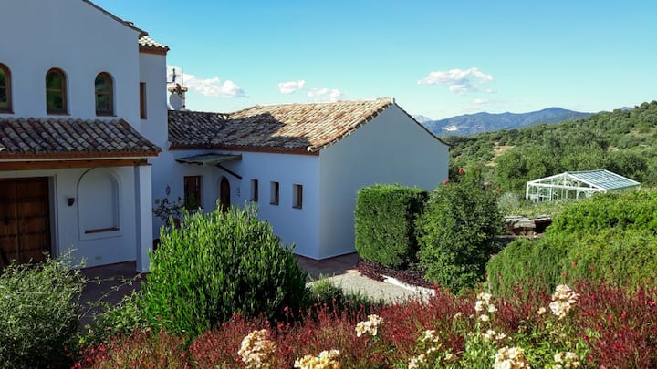 Attached cottage Casares, pool, gardens, mountain