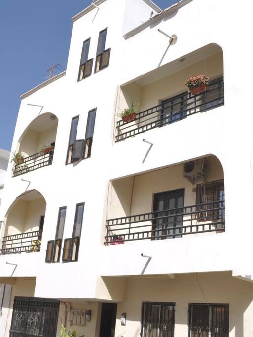 Façade de l immeuble l Appartadakar au 2eme étage