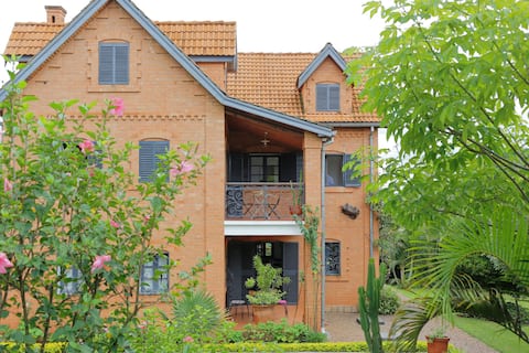 Lovely traditional villa with pool - Tana