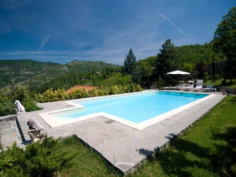 Villa with pool  in chianti Rufina area 13 sleeps