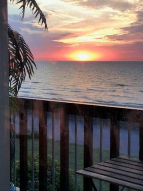 Popular Airbnb listing: Facing the Sea Apartment Cabourg in Cabourg