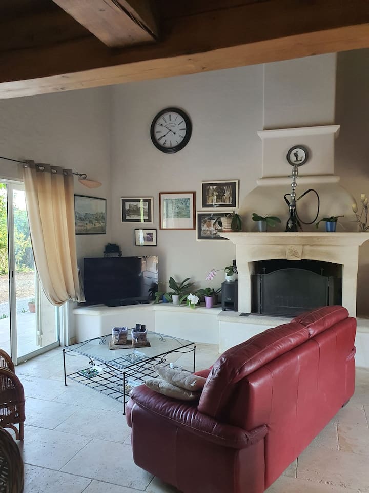 صالون عملة/تلفزيون