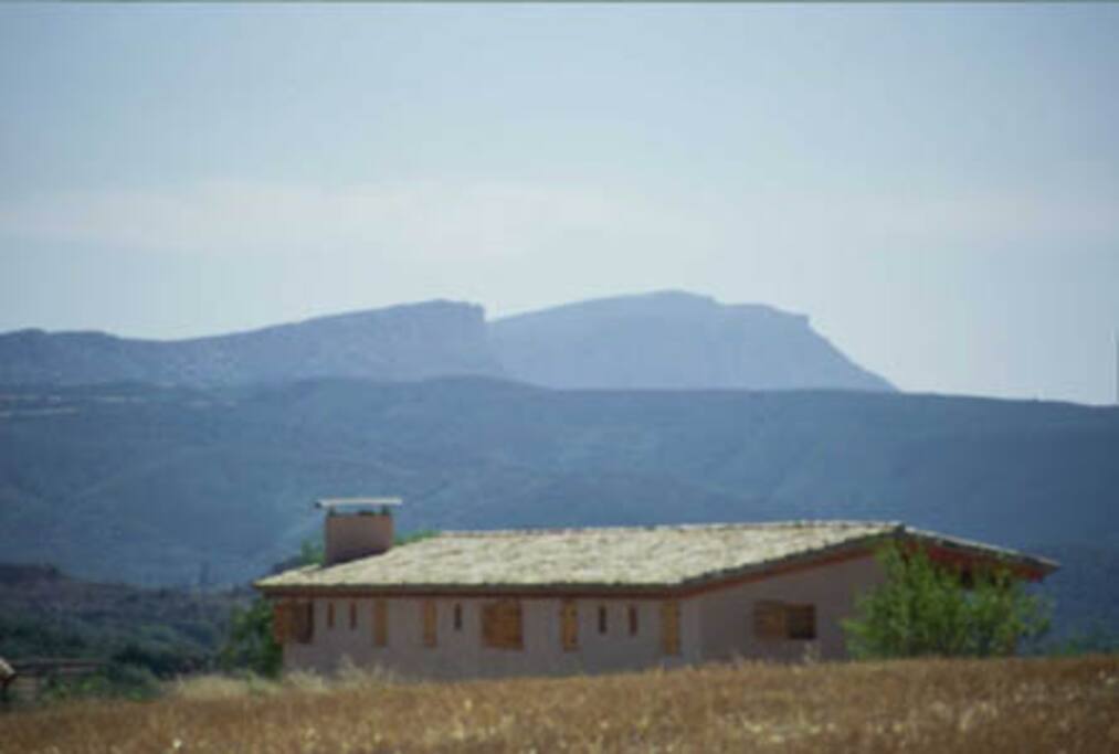 Casa Bocalarroca con vistas al Montsec