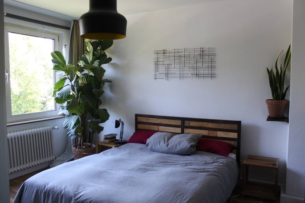 Schlafzimmer / Bedroom