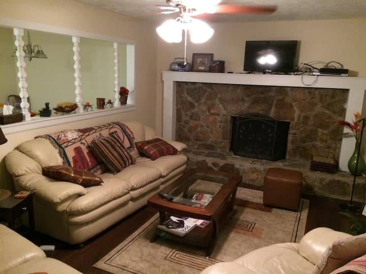 Quiet, Private, Cozy, Home - Douglasville, GA