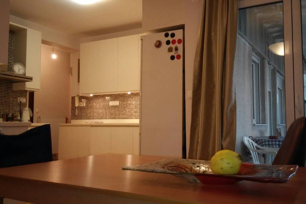 Open Zone - View to the kitchen from the dinning space