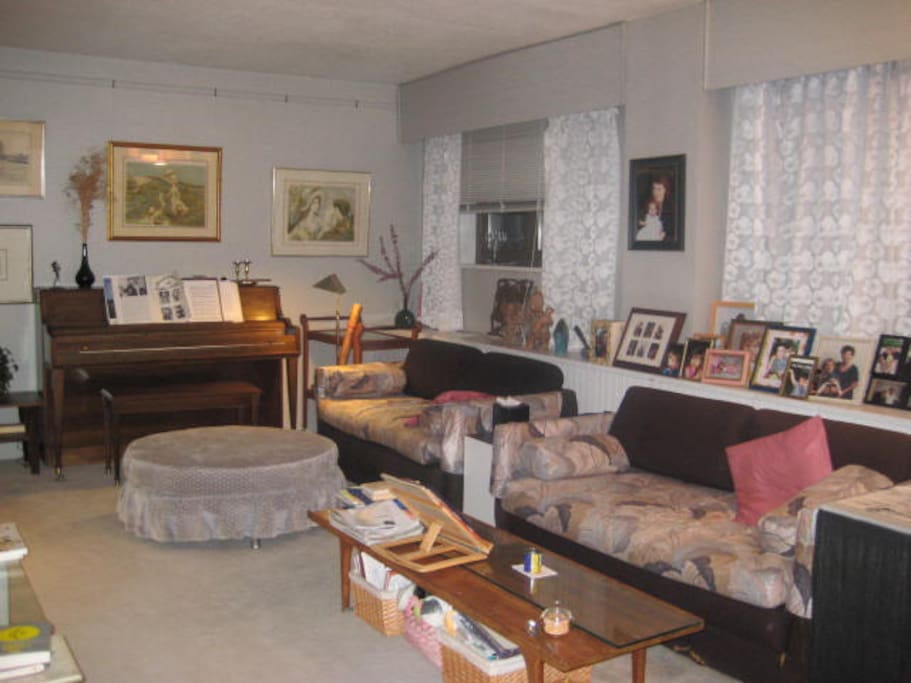 living room, piano, trampoline