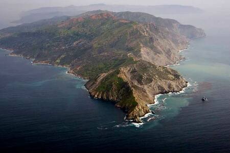 Quiet Avalon canyon private entry room