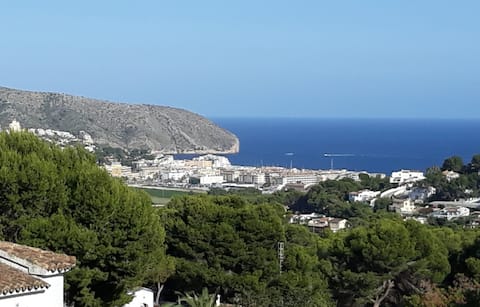 Anuncio de Airbnb popular: Panoramic view of the sea and Moraira en Teulada
