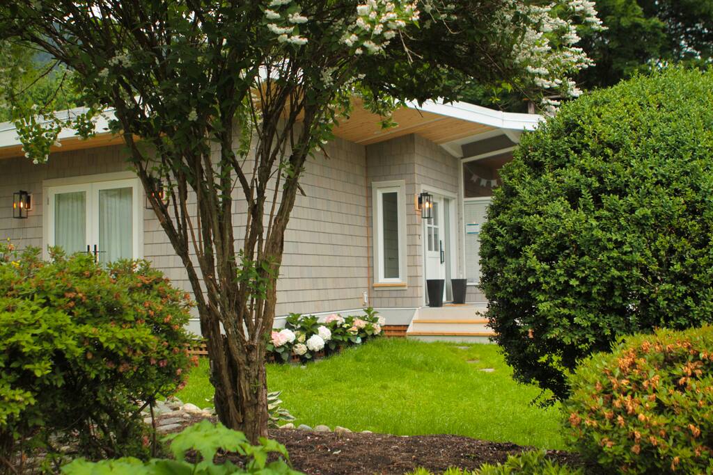 Sunny front gardens and yard