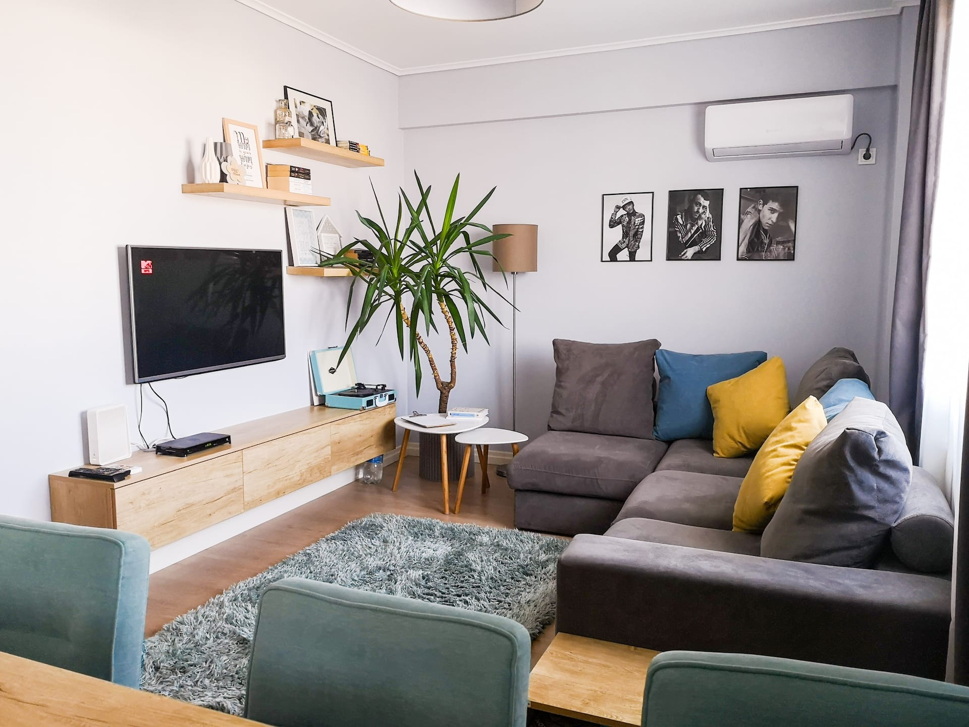 The BEST Apt | Work, Couples + Pet-Friendly