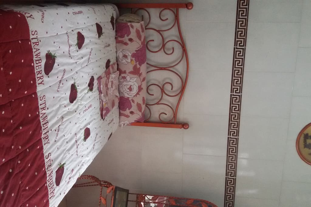 Tempat Tidur Single