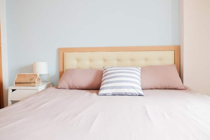 Dormitorio 3, cómoda cama doble.