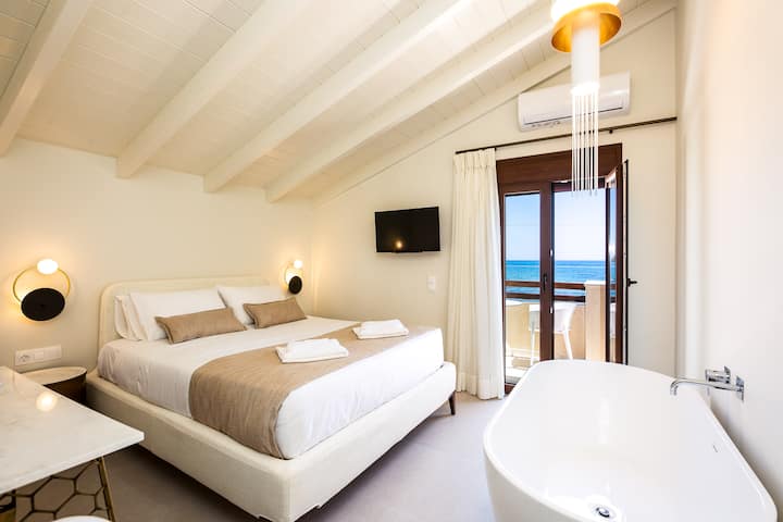 Druhá spálňa má  krásnu oválnu vaňu.