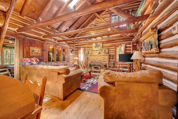 Rustic Rest Cabin: Poconos, hot tub, trout stream - Cabins for Rent in