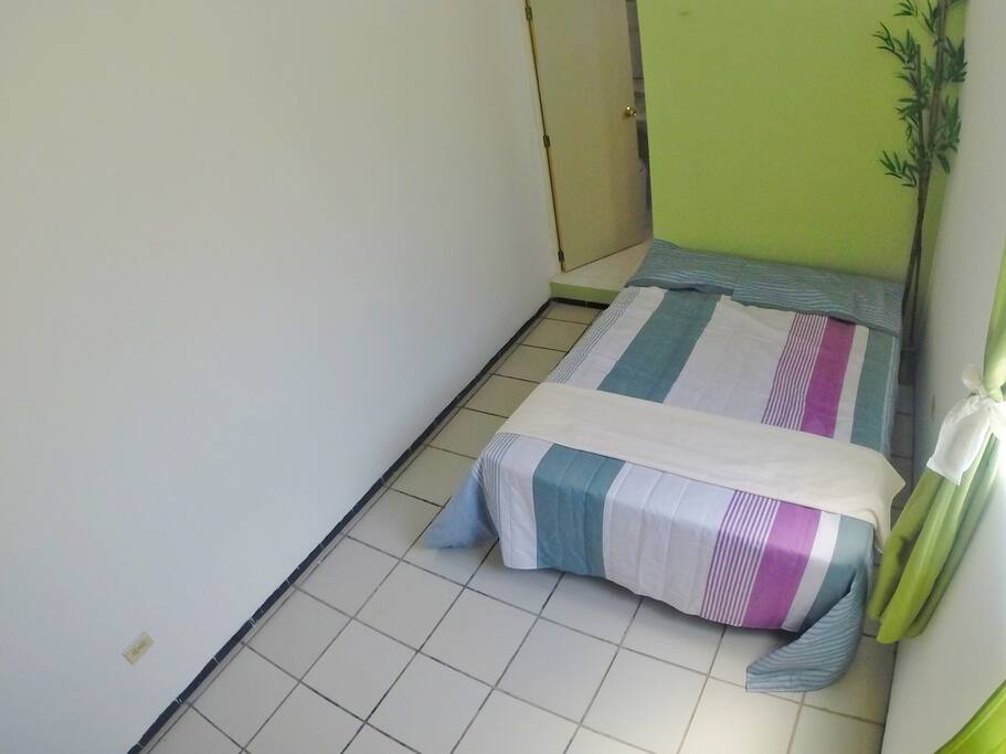 Cama matrimonial.
