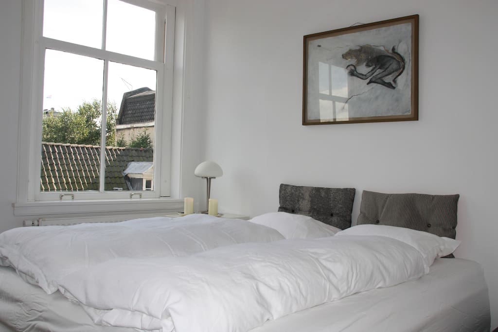 Bedroom with kingsize bed
