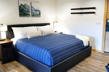 ★Heart of Downtown★ Pools, hot tubs & WOW location