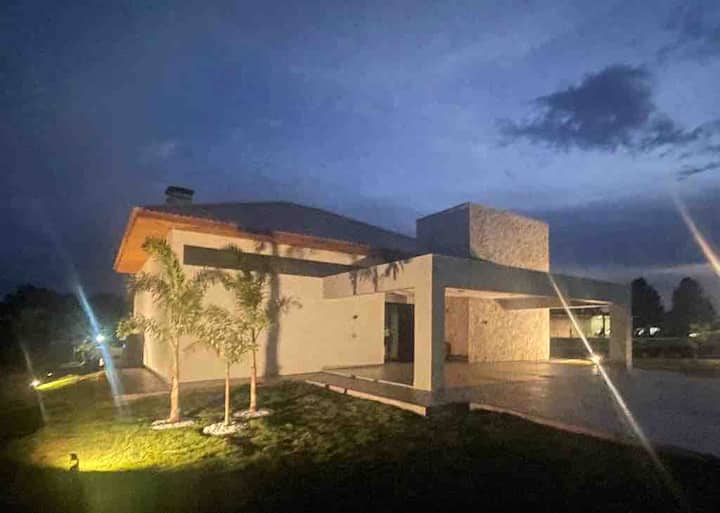 Foz do Iguaçu - Casa Temporada 3 (House Season 3)
