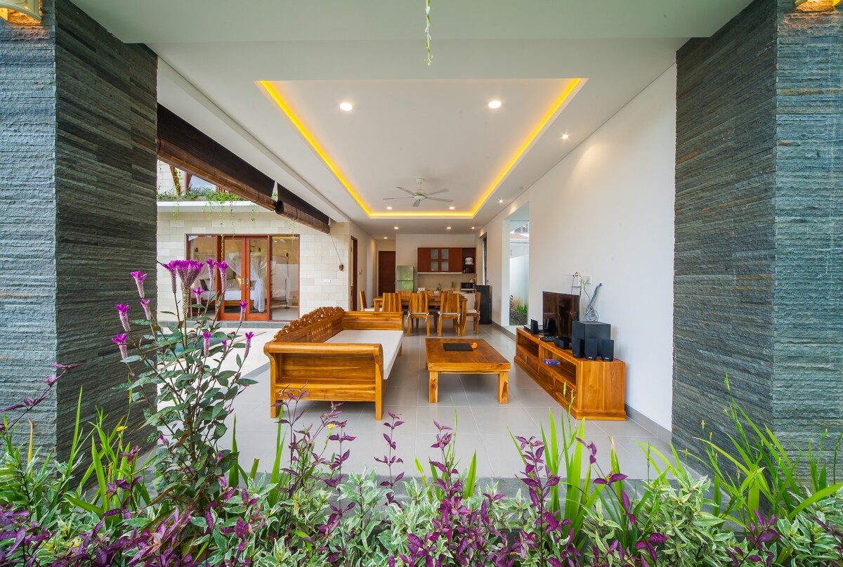 Villa in Ubud · ★4.83 · 3 bedrooms · 4 beds · 3.5 baths, Airbnb сравним