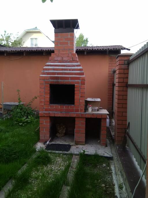 Барбекю перед домом