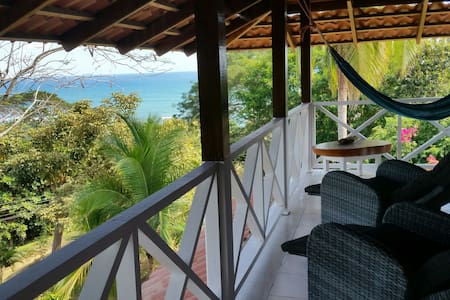 AMAZING OCEANVIEW TREEHOUSE-WIFI-ESCAPE 2 PARADISE