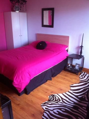 1 Private Bedroom with En-Suite.