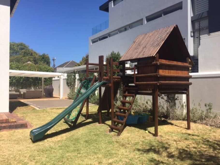 Jungle gym