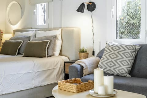 Top performing Airbnb: COZY BRAND NEW STUDIO CENTER BCN in Sant Gervasi Galvany