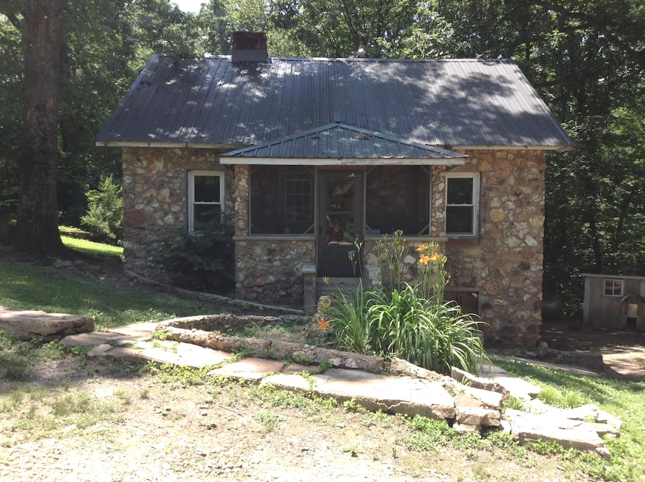 The Old Rock House on the Meramec River Cottages for Rent in