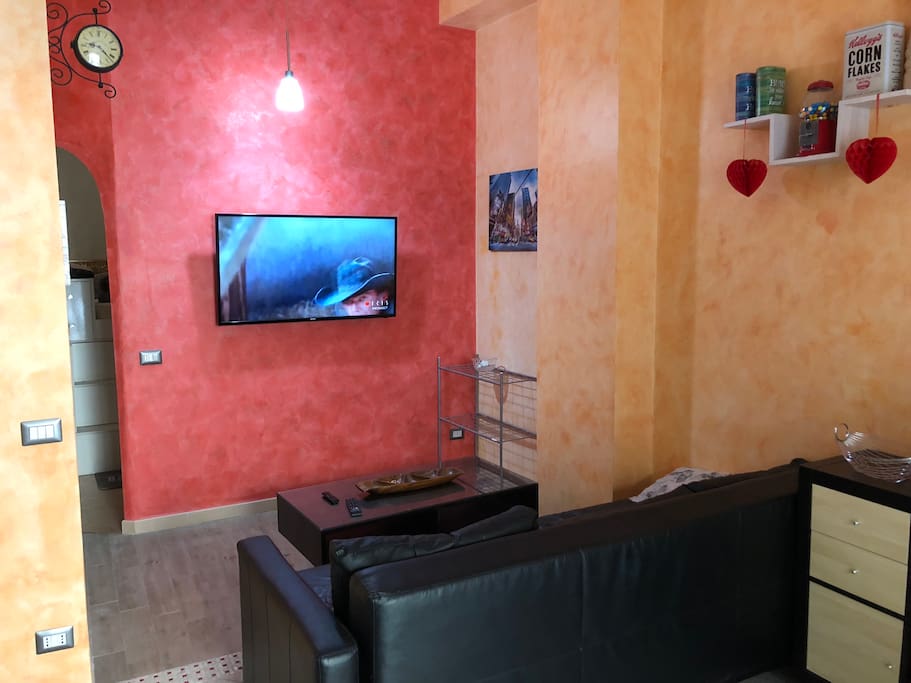 50´ TV + Sofa zum Doppelbett