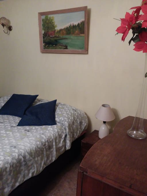 Dormitorio grande con closet, cama de 2 plazas nueva con baño incluido, closet