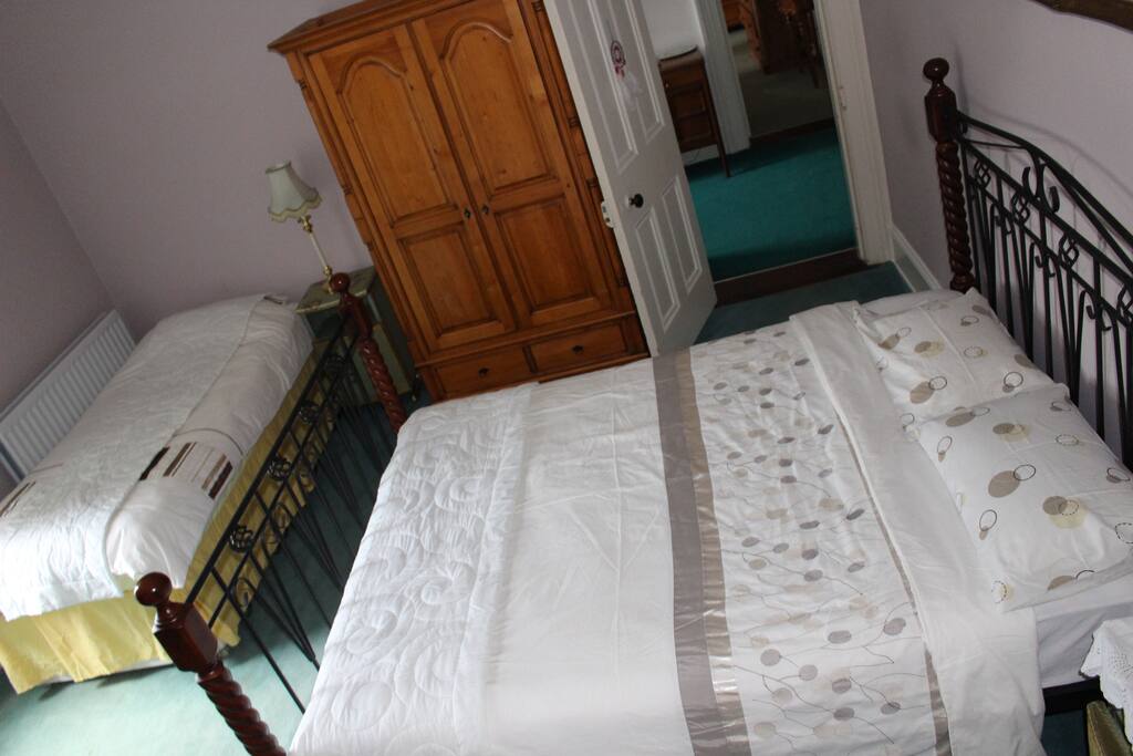 The family room, King size bed & 1 single