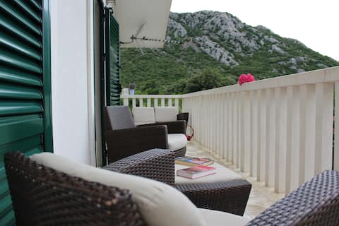 Top performing Airbnb: Blossom apartment with amazing view ( Peljesac ) 🌸 in Općina Trpanj