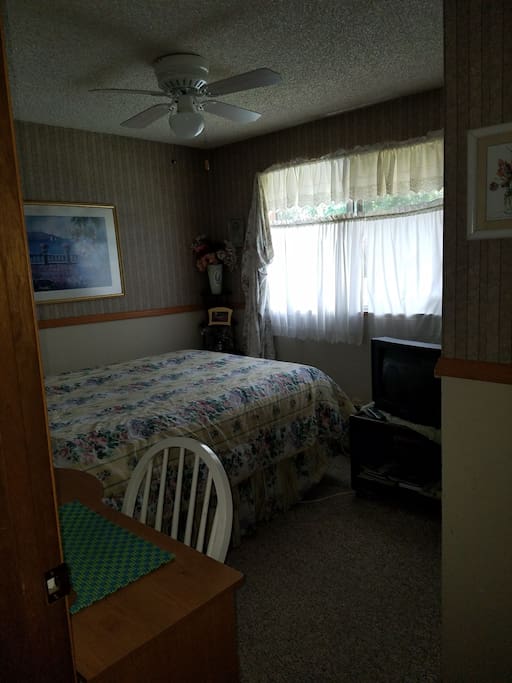 Queen Bedroom