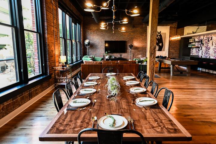 Luxury Loft w/ City View – 1 block from Broadway gallery image 3