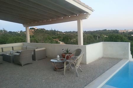 Houses, apartments & holiday rentals for large groups in benafim ...