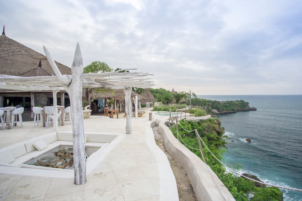 Our new cliff-top restaurant features a wrap around deck, a jacuzzi terrace to enjoy the sunset and amazing ocean views. It's a common area for all our guests.