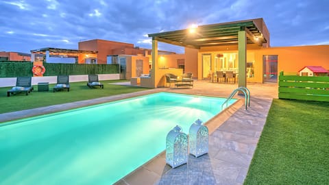 Villa Vista Golf, Mar, Heated Pool, Wifi, BBQ.
