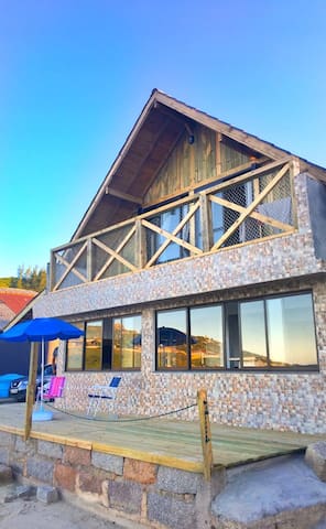 Entire home with 3 bedrooms in Imbituba - Promoção R$269 Itapiruba SC
cabana pé na areia!