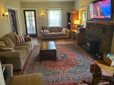 Heart of the Hudson Valley Charming,Spacious,Relax