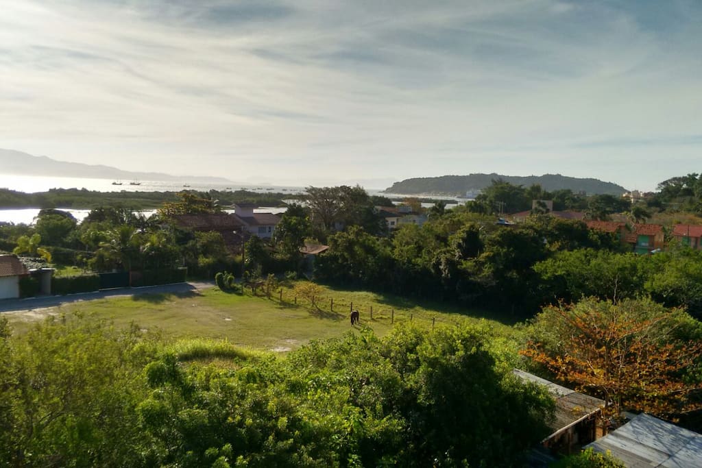Vista parcial da Lagoinha e Praia ao Fundo.