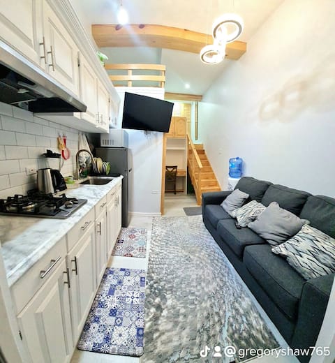 Cozy 1 bedroom modern Loft in Kitty Georgetown